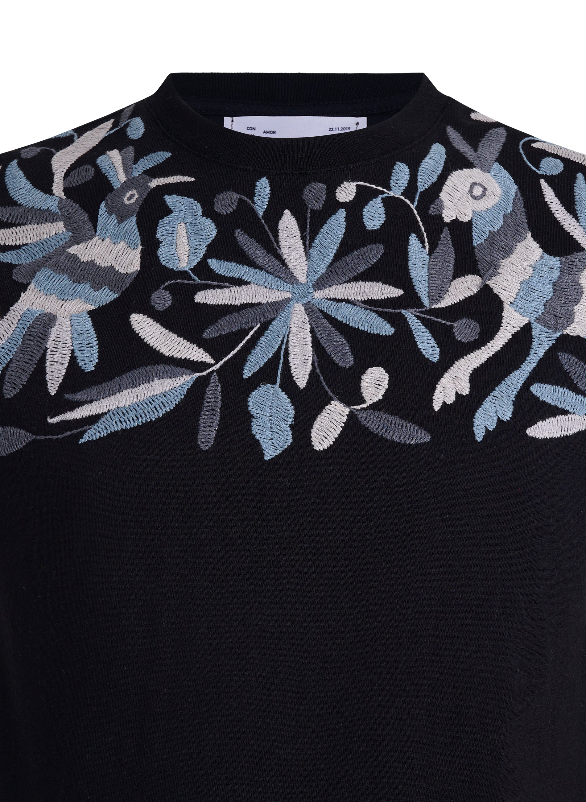 MAIA Hombre / Bordado Arriba en Tonos Grises