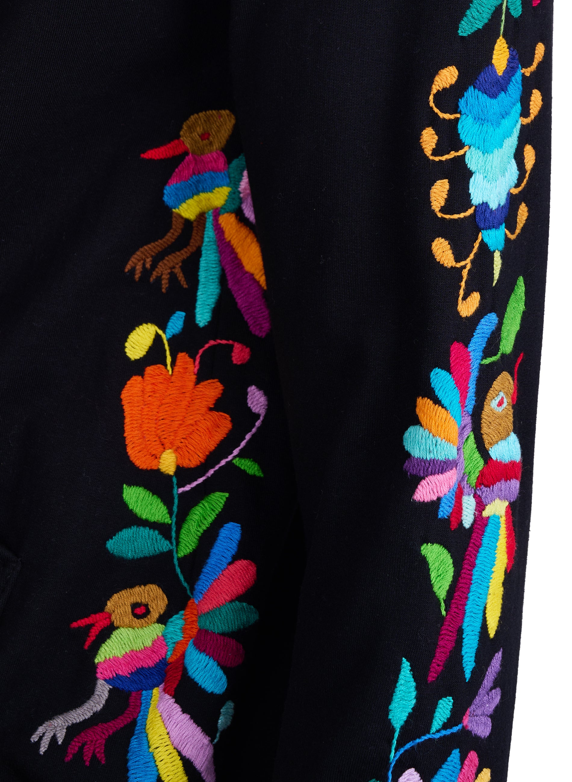 Hoodie Negra Bordado Multicolor